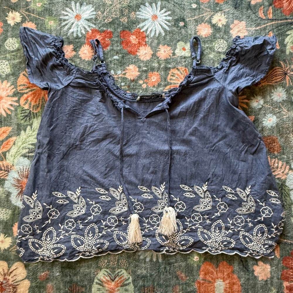 Abercrombie &‎ Fitch Blue Chambray Embroidered Off Shoulder Tassel Top Large